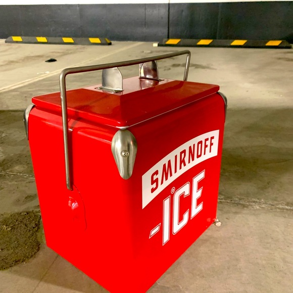 Vintage Smirnoff cooler with beer opener - Picture 3 of 3